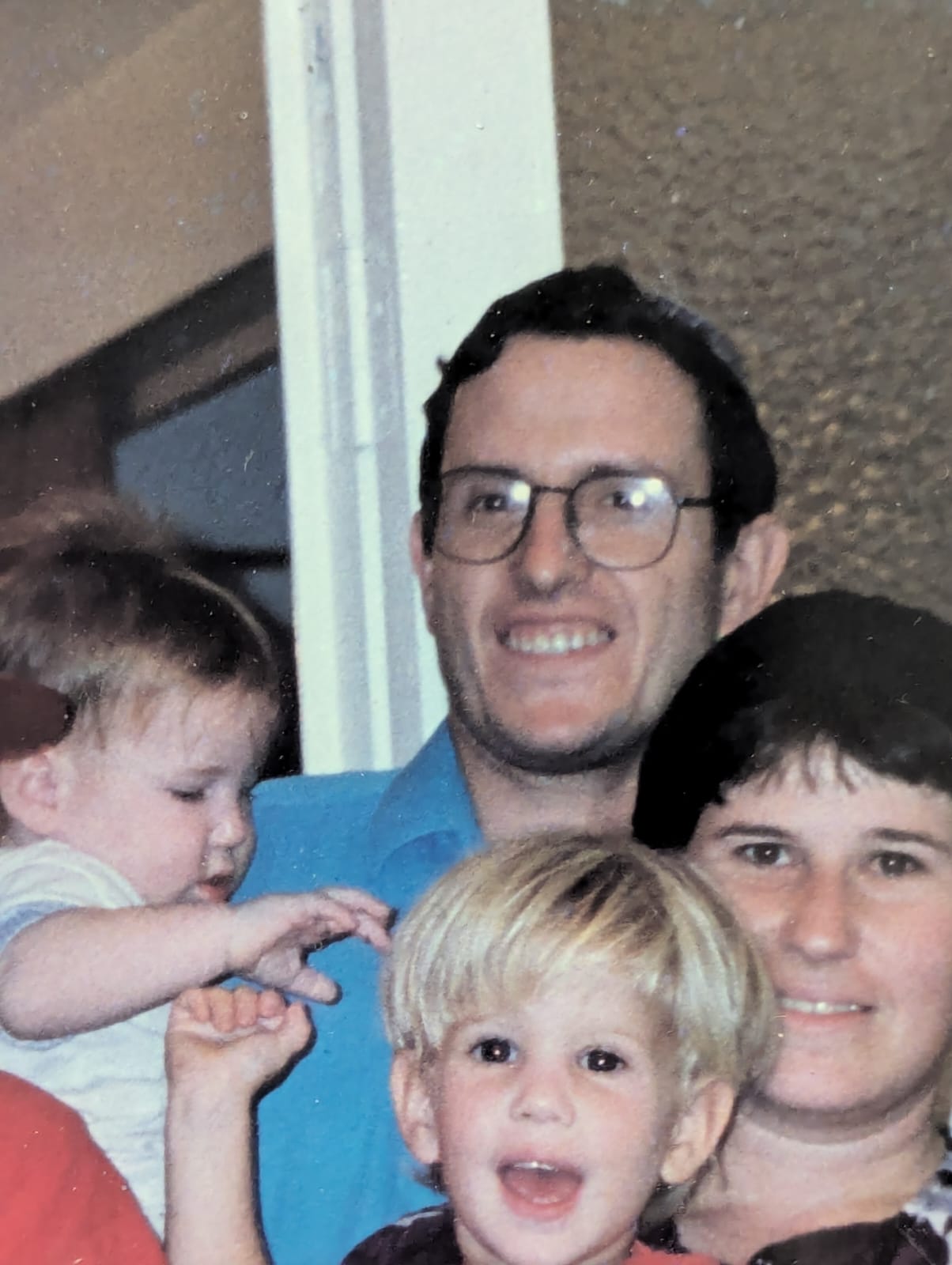 ד"ר שמואל גיליס הי"ד עם רותי וחלק מילדיהם