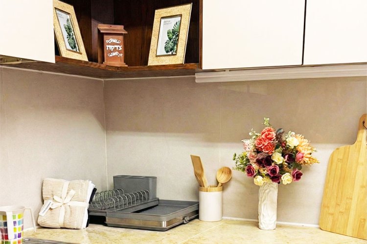 המטבח לאחר ארגון, סידור והלבשה קלילה