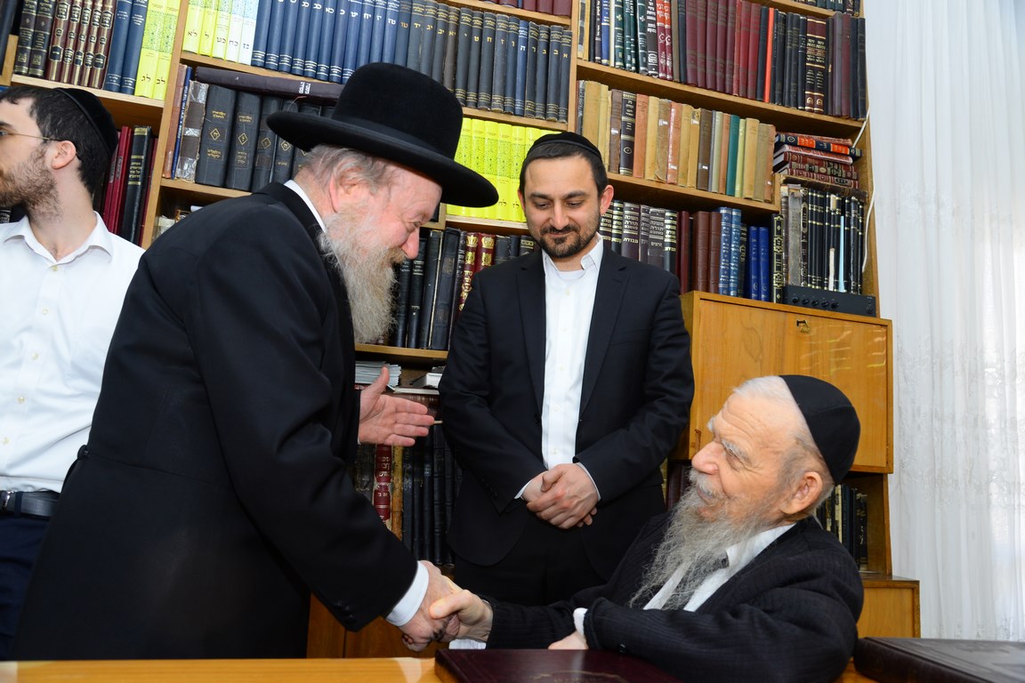 יחד עם הרב יוסף בן פורת שליט''א במעונו של הרב גרשון אדלשטיין זצ"ל
