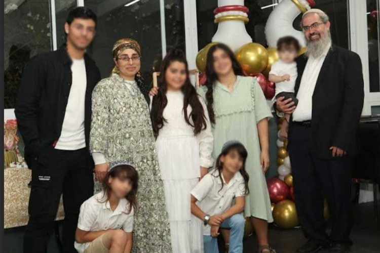 Rabbi Elran and Ziva with their children at their daughter’s bat mitzvah