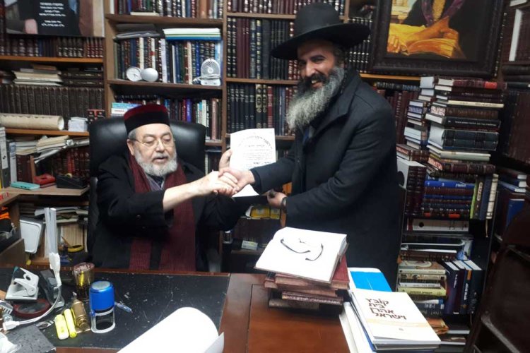 בקבלת תעודת יורה יורה מהרב אליהו אברגל