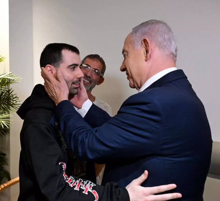 ראש הממשלה בנימין נתניהו עם דלאל בבית החולים בלינסון (צילום: לע“מ)