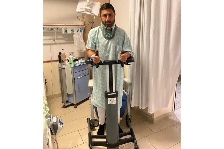 אחרי הניתוח הראשון וכמעט ללא תחושה ברגליים 