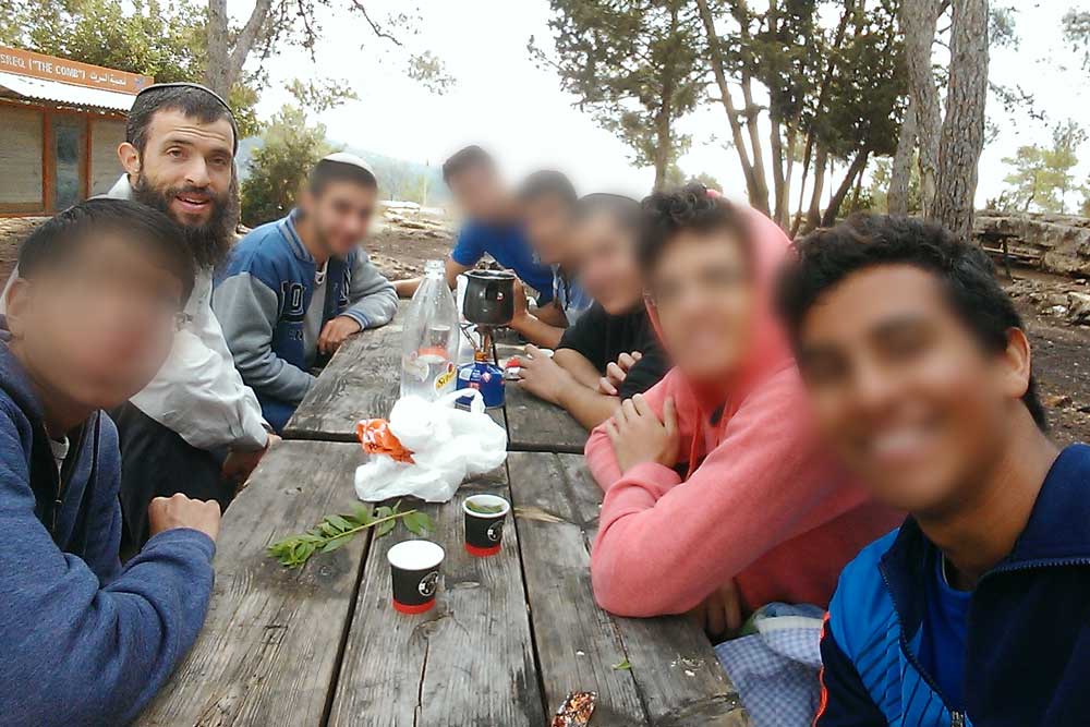 עם תלמידיו במכינה הקדם צבאית