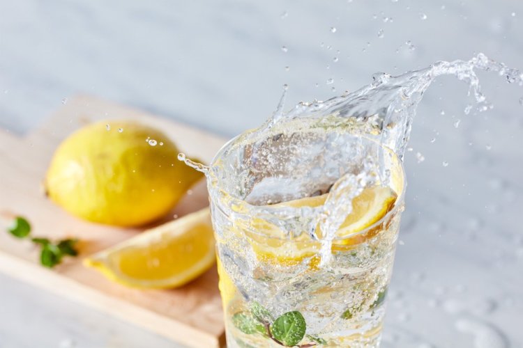 להתרענן עם מים חיים