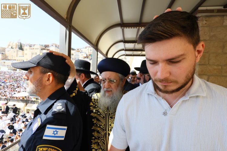 ברכת הכהנים בכותל (צילום: הקרן למורשת הכותל המערבי)