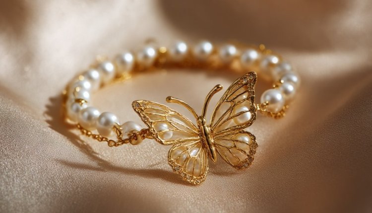 צמיד פרפר מזהב עם פנינים משובצות