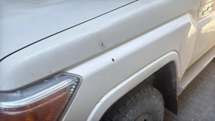 רכב או"ם שנפגע מירי של חמאס (צילום: דובר צה"ל)