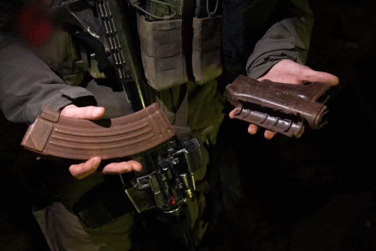 אמצעי לחימה שאותרו במרחב (צילום: דובר צה״ל)