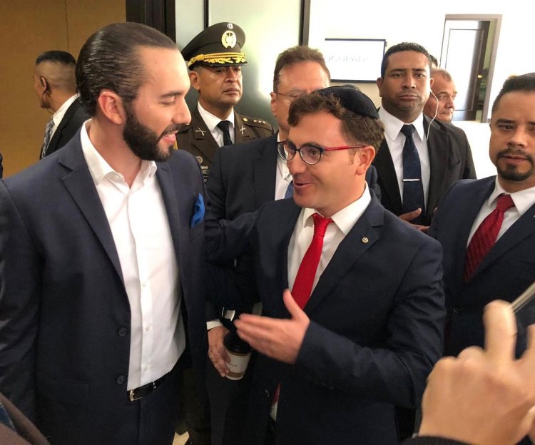 עם נשיא אל סלוודור, נאיב בוקילה: ''אוהב אותנו, למרות שהוא ממוצא פלסטיני''