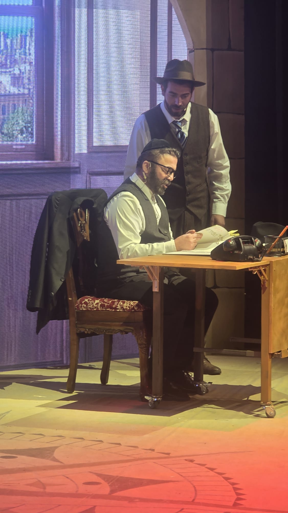 עופר הלוי בהצגה (צילום: יח"צ)