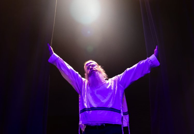 בהצגה (קרדיט: חיים פיינהנדלר)