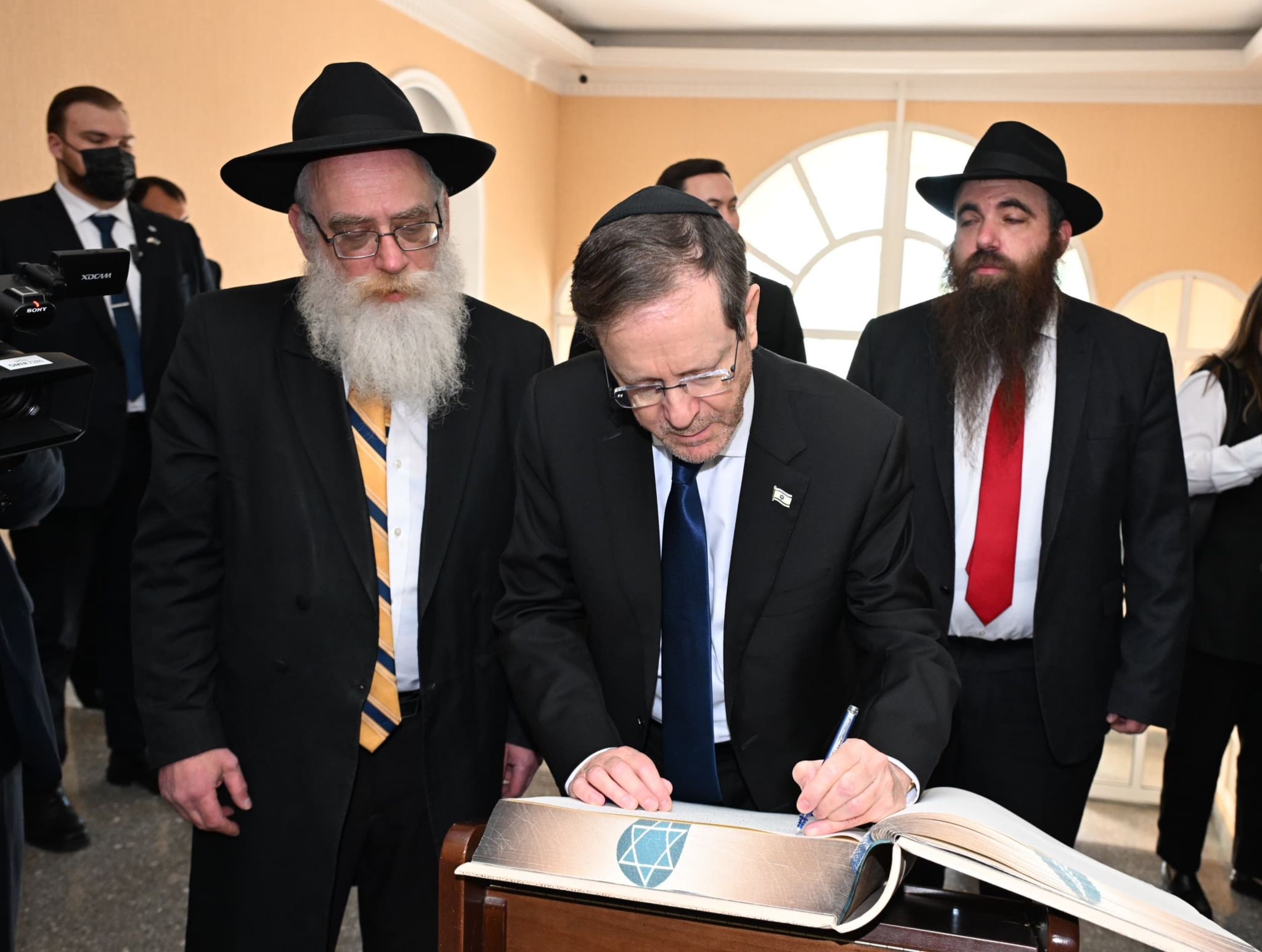 הרצוג עם הקהילה היהודית בקזחסטן (צילום: חיים צח, לע״מ)